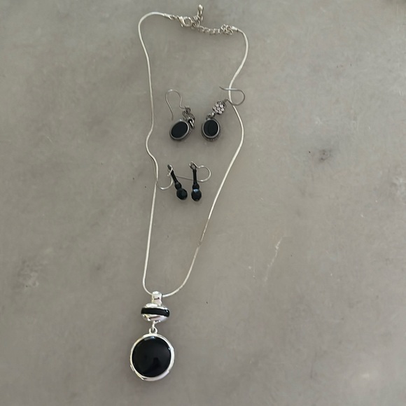Necklace and earring - Picture 1 of 4